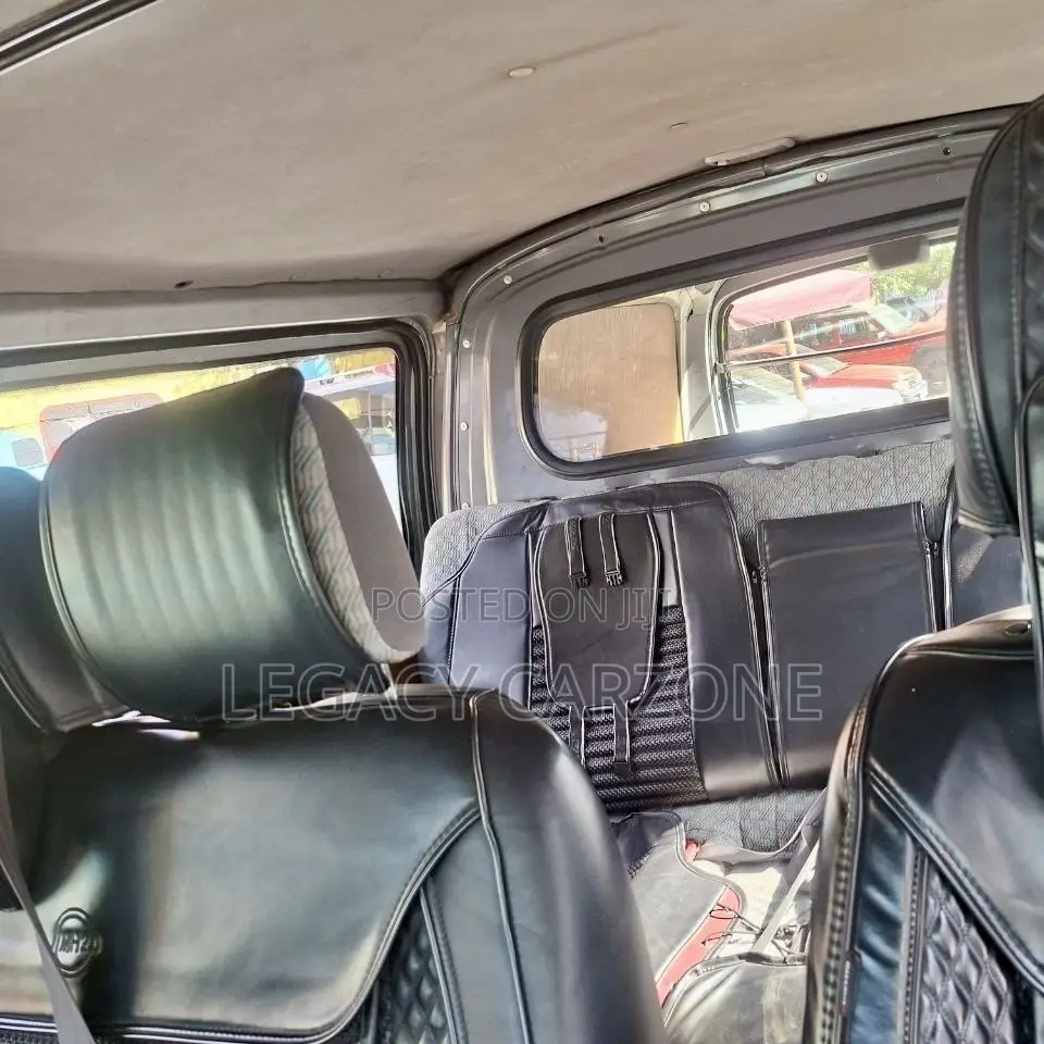 Toyota HiAce 2006 Silver
