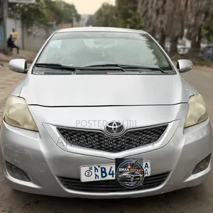 Toyota Belta 2010 Silver