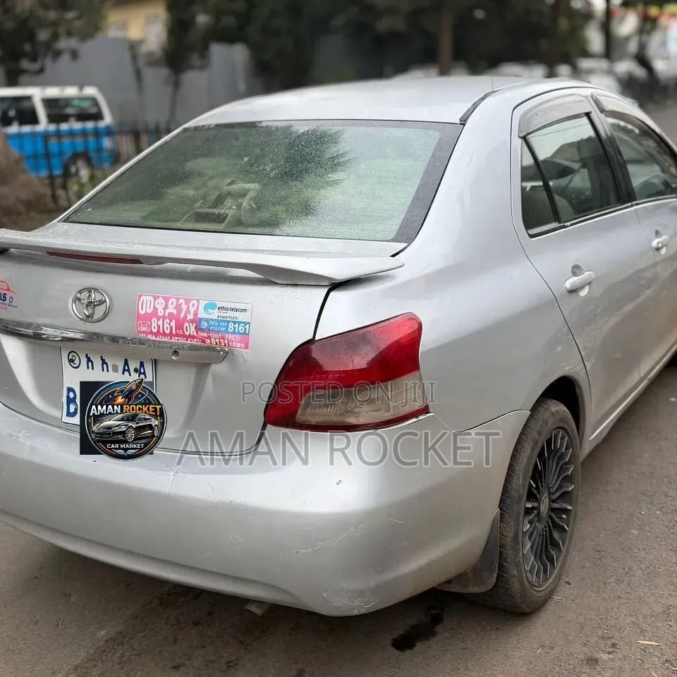 Toyota Belta 2010 Silver