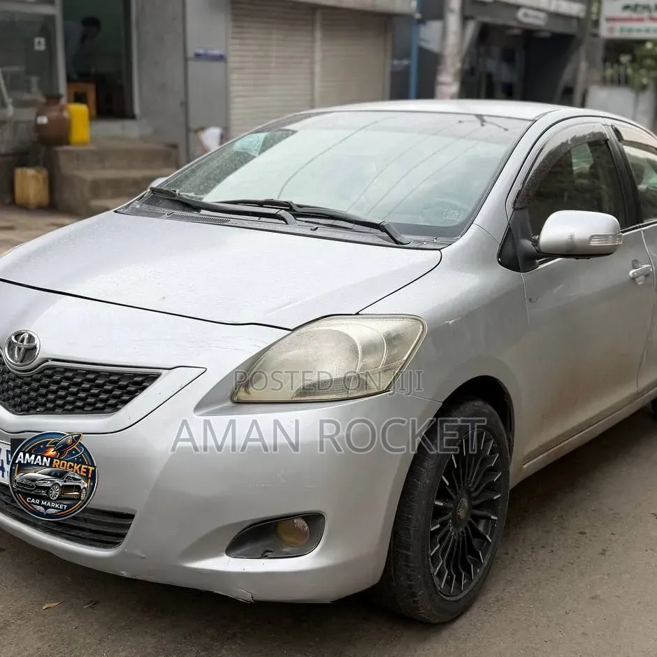 Toyota Belta 2010 Silver