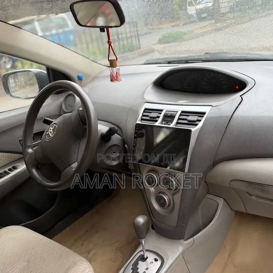 Toyota Belta 2010 Silver
