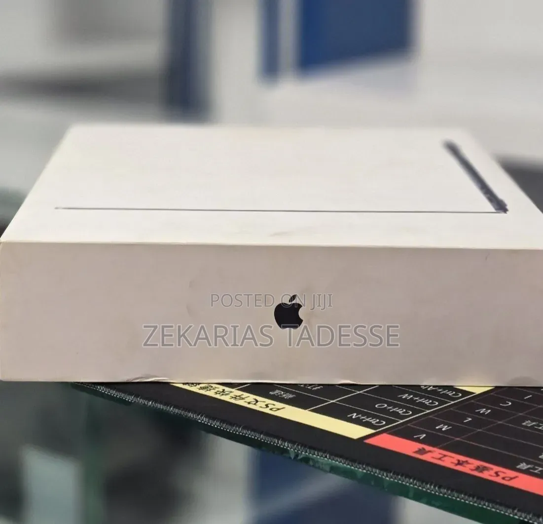 New Laptop Apple MacBook Air 2025 M4 16GB Apple M4 SSD 256GB