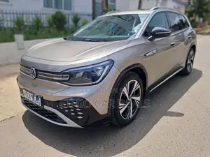 Volkswagen ID.6 2024 Gold
