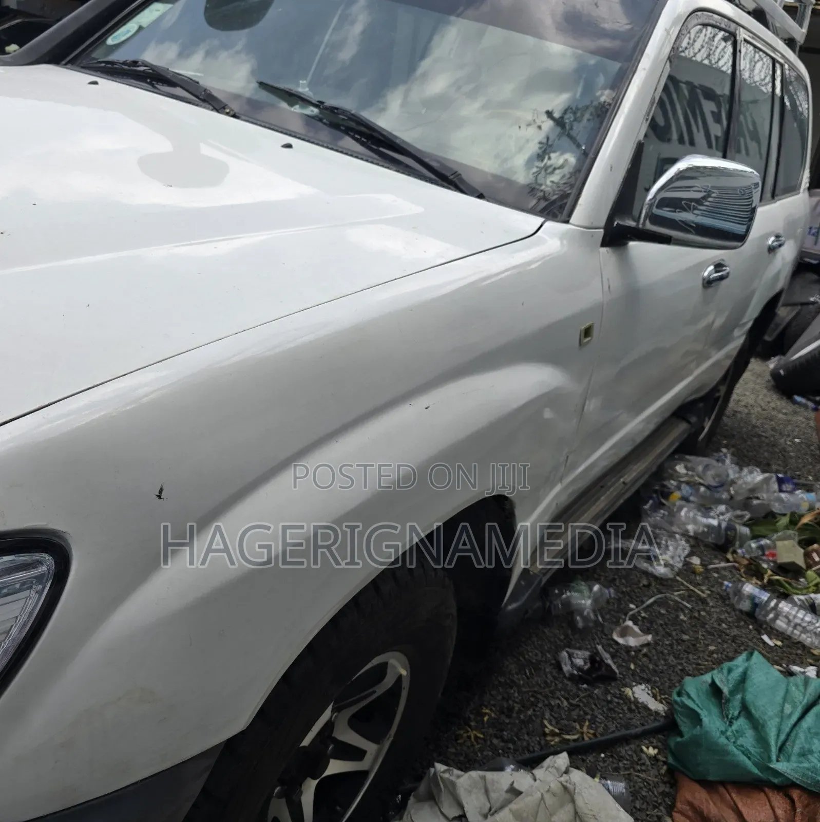 Toyota Land Cruiser 2001 White