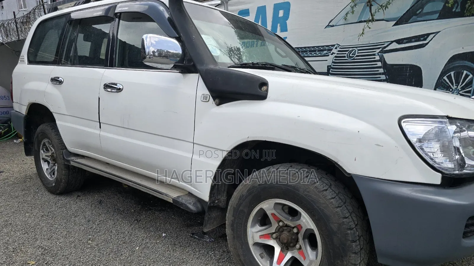 Toyota Land Cruiser 2001 White