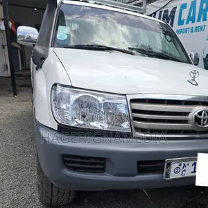 Toyota Land Cruiser 2001 White