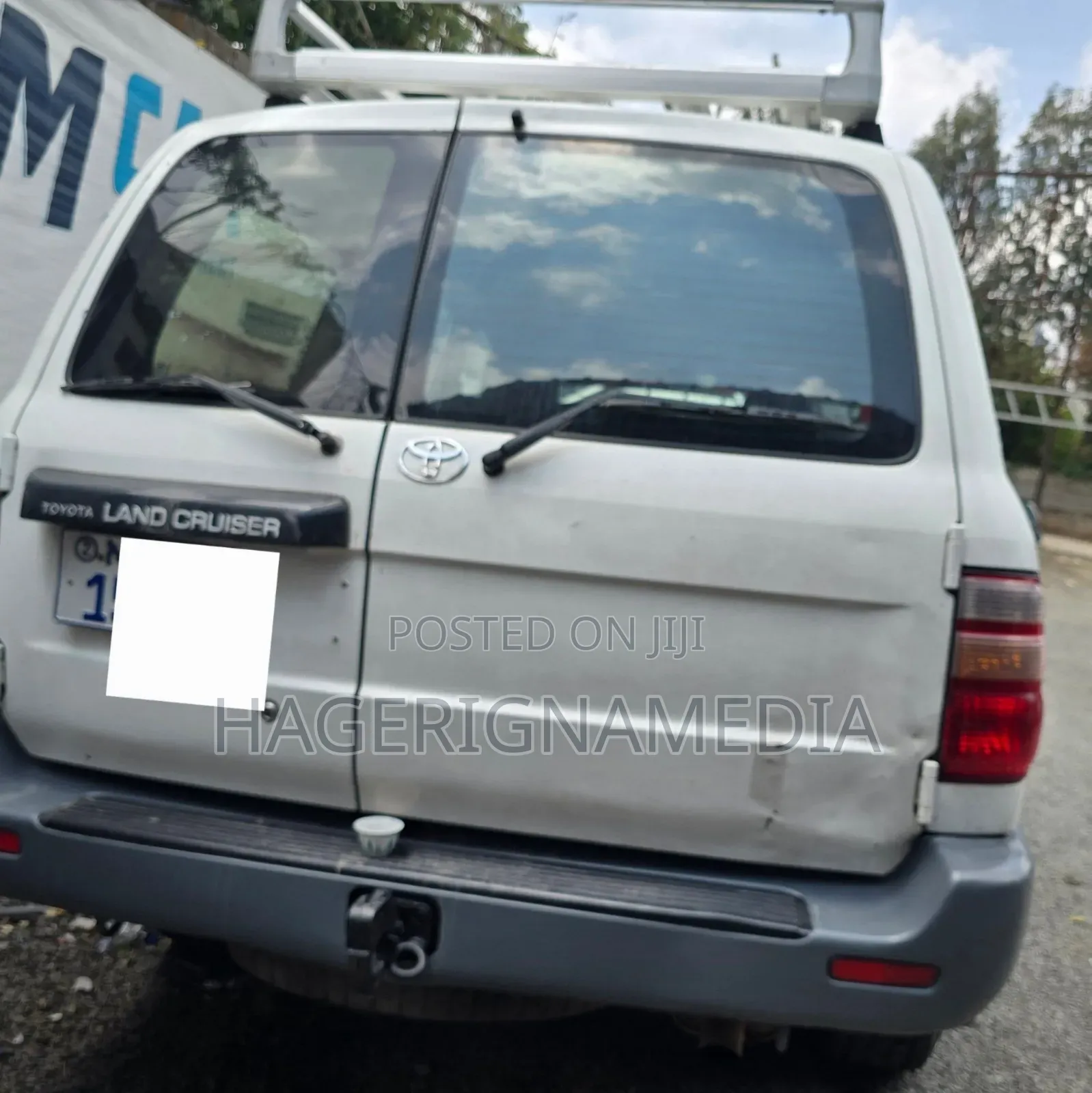 Toyota Land Cruiser 2001 White