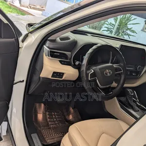 Toyota Highlander Hybrid Limited 2024 Silver