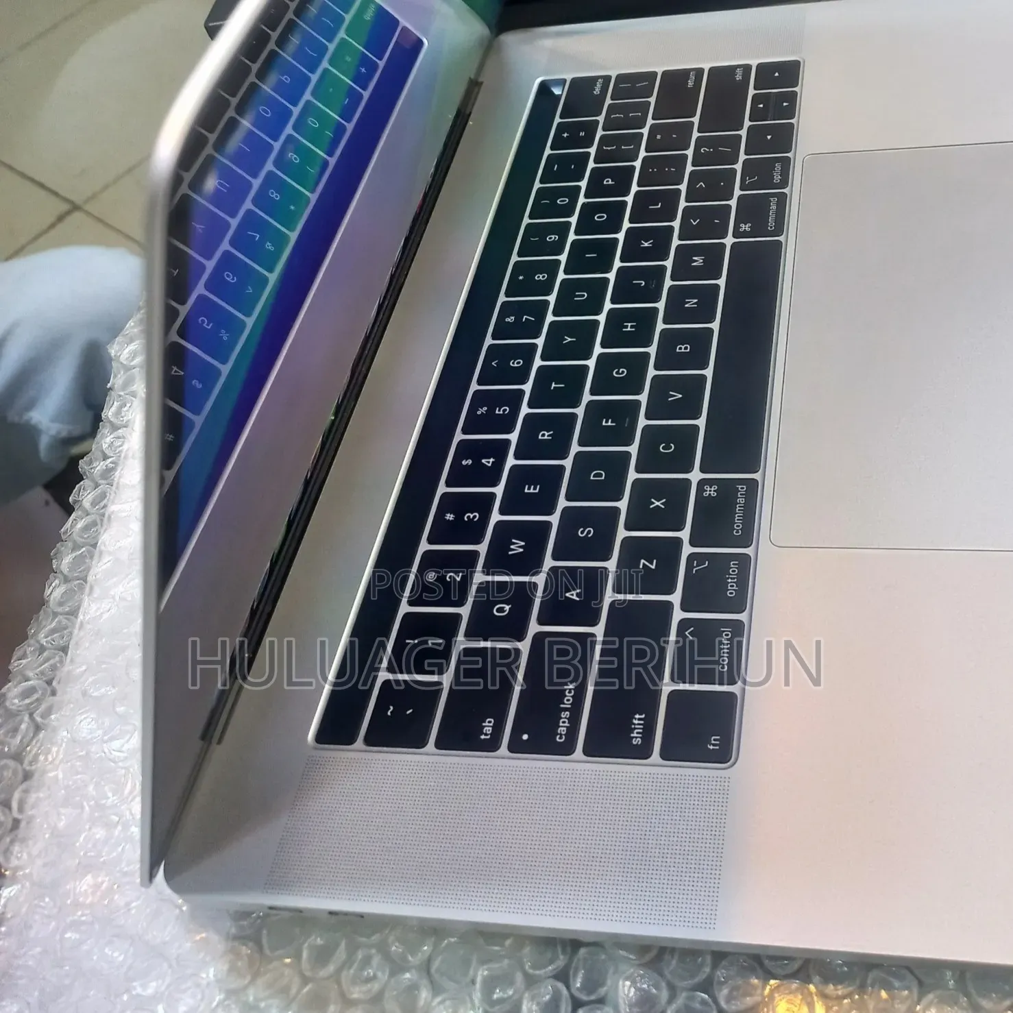 New Laptop Apple MacBook Pro 2018 16GB Intel Core i7 SSD 256GB