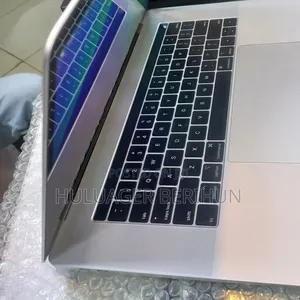New Laptop Apple MacBook Pro 2018 16GB Intel Core i7 SSD 256GB