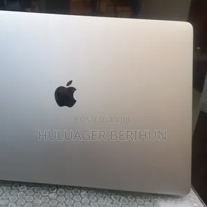 New Laptop Apple MacBook Pro 2018 16GB Intel Core i7 SSD 256GB