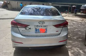 Hyundai Avante 2016 Silver