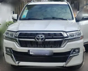 Toyota Land Cruiser 2010 White