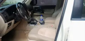 Toyota Land Cruiser 2010 White