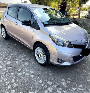 Toyota Yaris 2012 Gray