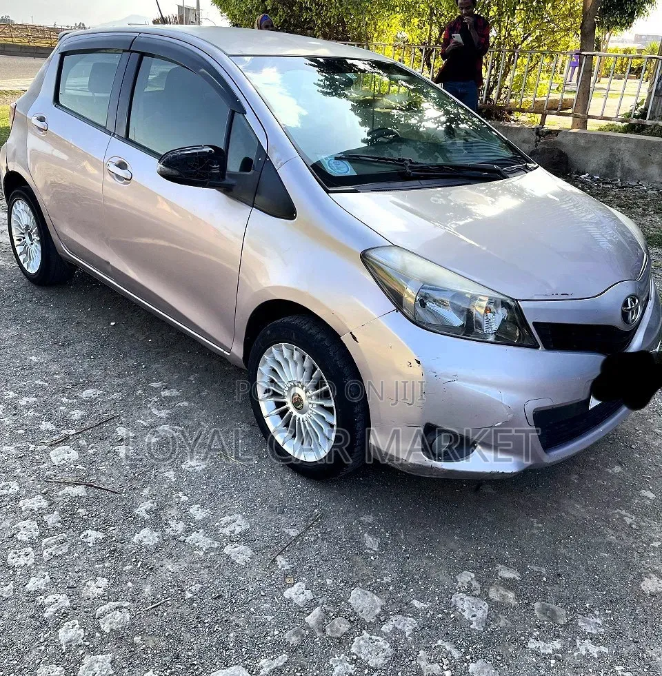 Toyota Yaris 2012 Gray
