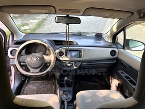 Toyota Yaris 2012 Gray