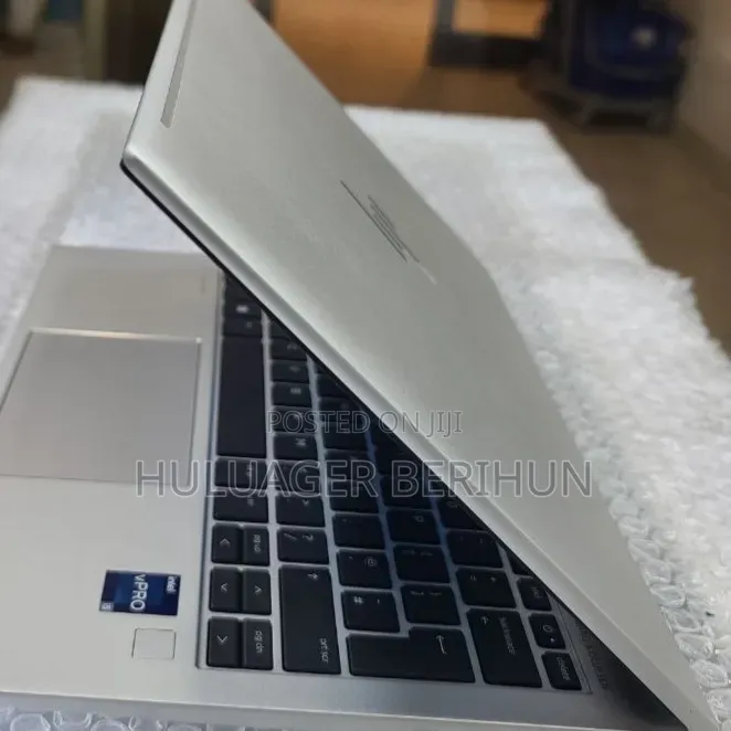 New Laptop HP EliteBook 830 G9 16GB Intel Core i5 SSD 512GB