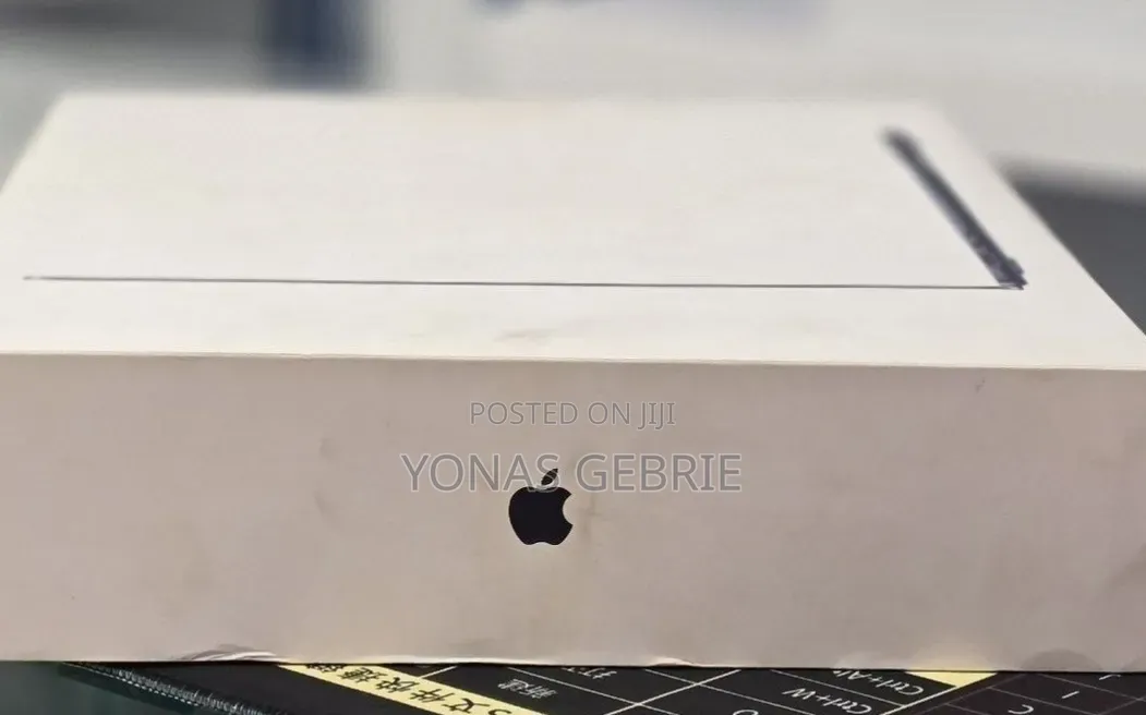 New Laptop Apple MacBook 16GB Apple M4 SSD 256GB