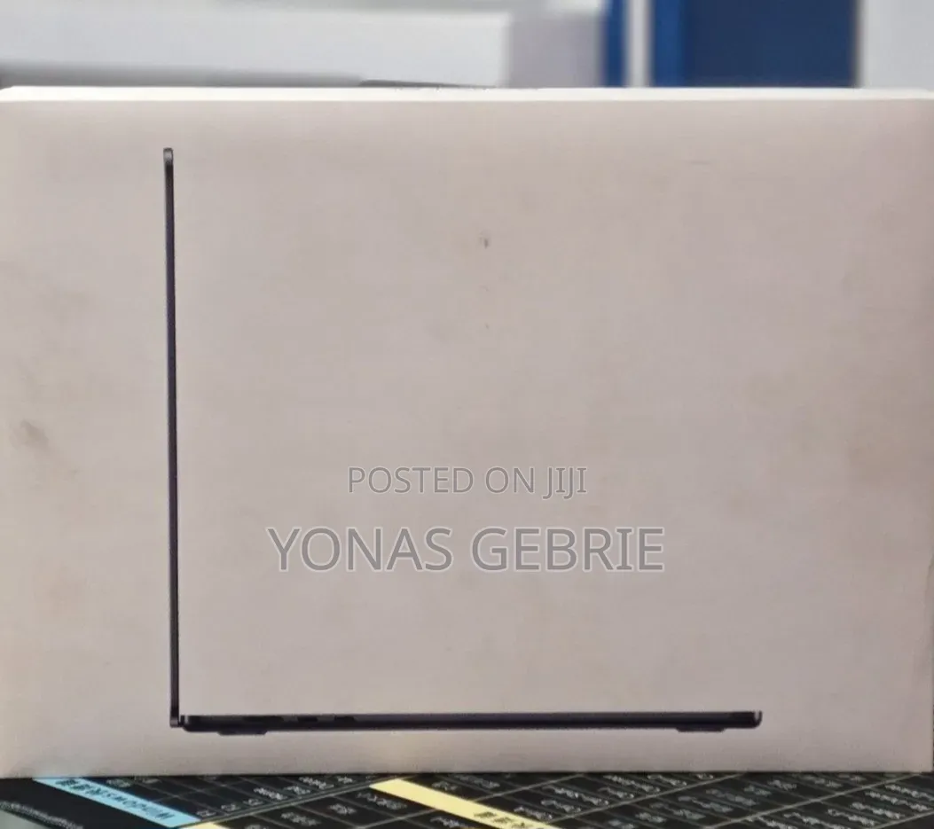 New Laptop Apple MacBook 16GB Apple M4 SSD 256GB