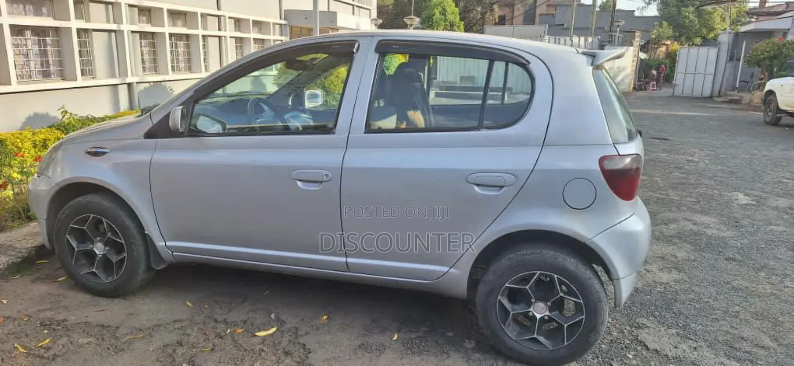 Toyota Vitz 2001 Silver