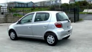 Toyota Vitz 2001 Silver