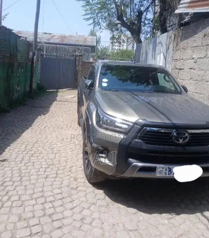 Toyota Hilux 2021 Brown