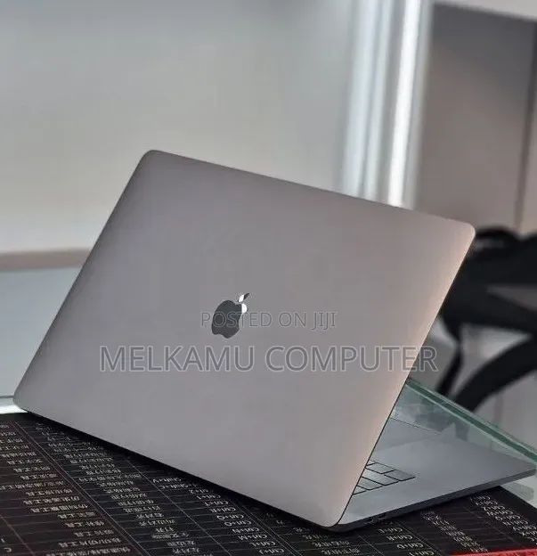 New Laptop Apple MacBook Pro 2018 32GB Intel Core i7 SSD 1T