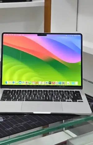 New Laptop Apple MacBook Air 2022 M2 16GB Apple M2 SSD 512GB