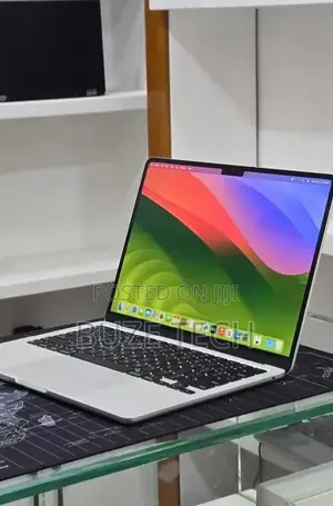 New Laptop Apple MacBook Air 2022 M2 16GB Apple M2 SSD 512GB