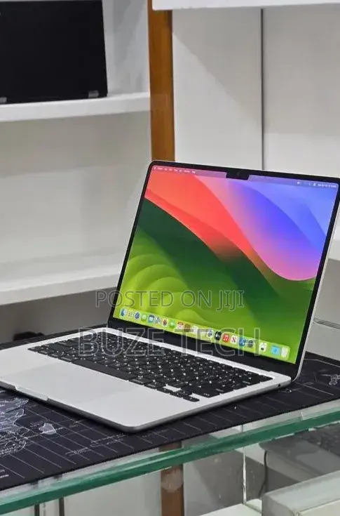 New Laptop Apple MacBook Air 2022 M2 16GB Apple M2 SSD 512GB
