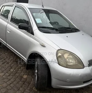 Toyota Vitz 2000 Silver