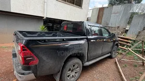 Toyota Hilux 2022 Black