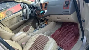 Toyota Fortuner 2010 Silver