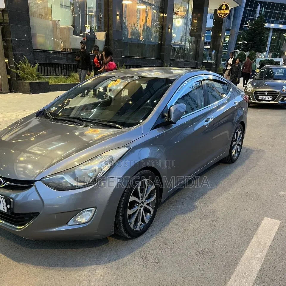 Hyundai Avante 2012 Silver