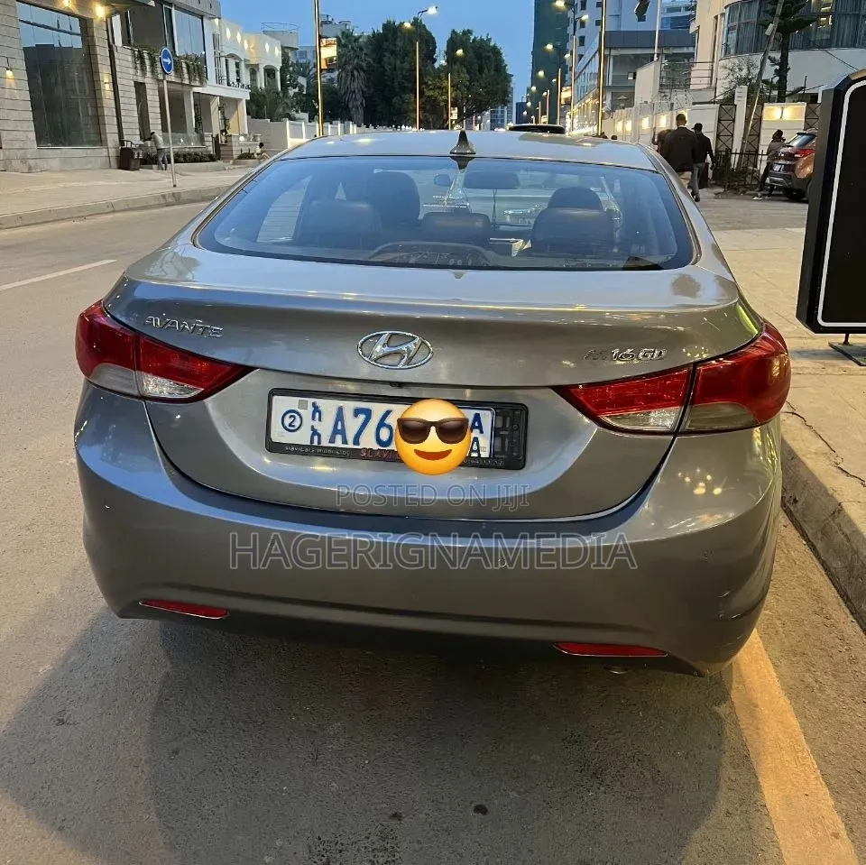 Hyundai Avante 2012 Silver
