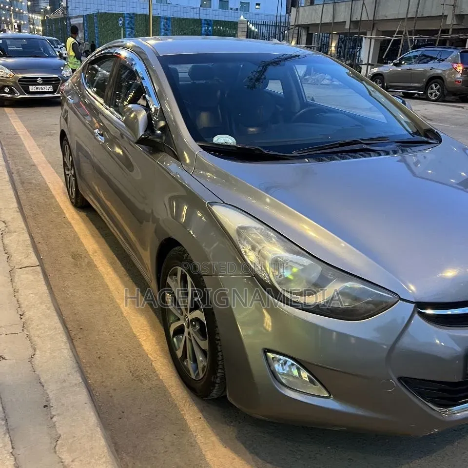Hyundai Avante 2012 Silver