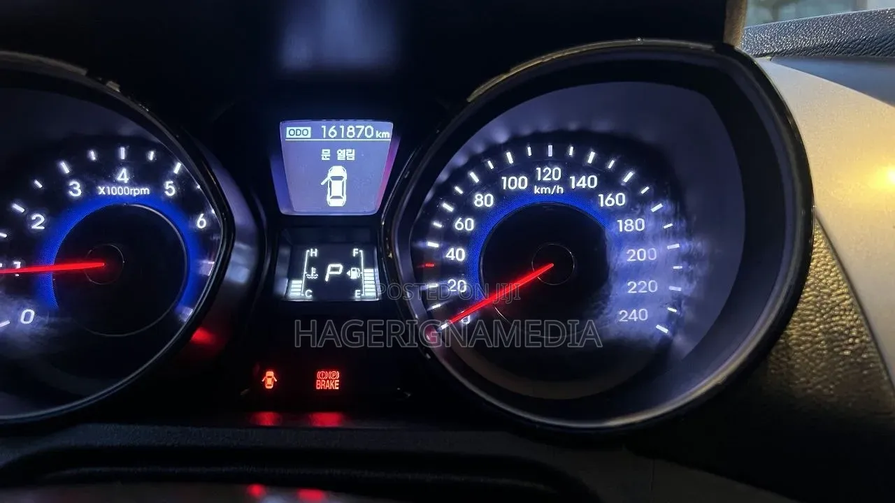 Hyundai Avante 2012 Silver