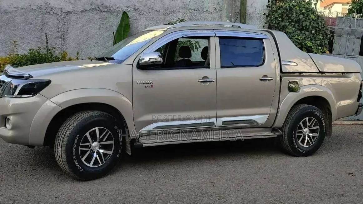 Toyota Hilux 2015 Silver