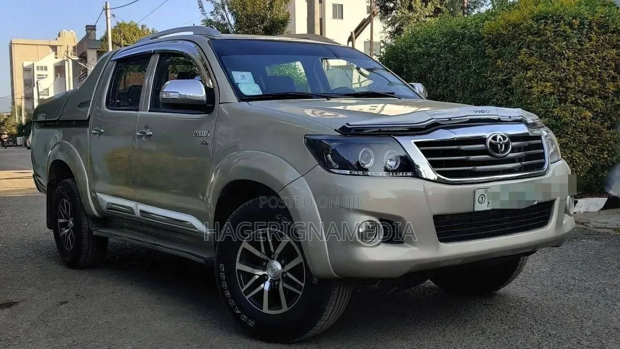 Toyota Hilux 2015 Silver