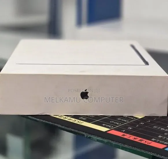 New Laptop Apple MacBook Air 2025 M4 16GB Apple M4 SSD 256GB
