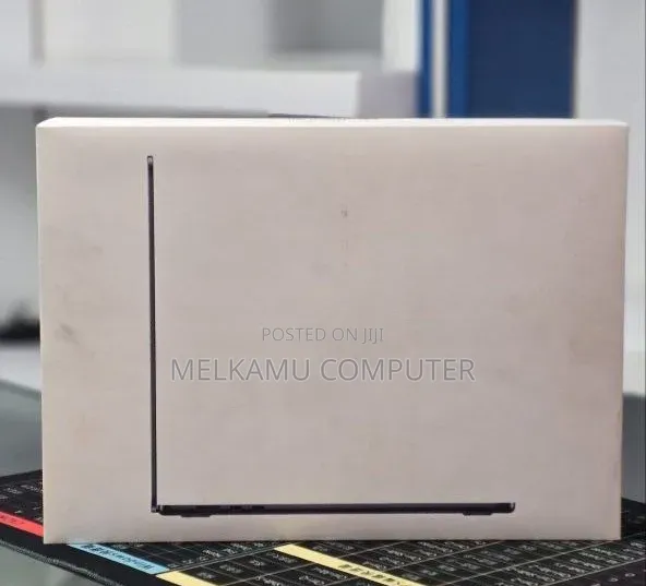 New Laptop Apple MacBook Air 2025 M4 16GB Apple M4 SSD 256GB