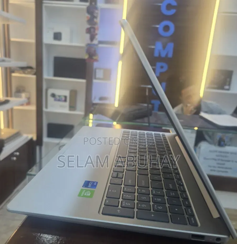 New Laptop HP Stream Notebook 8GB Intel Core i7 SSD 512GB