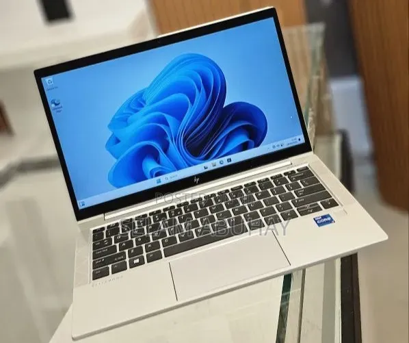 New Laptop HP EliteBook 830 G8 16GB Intel Core i7 SSD 512GB