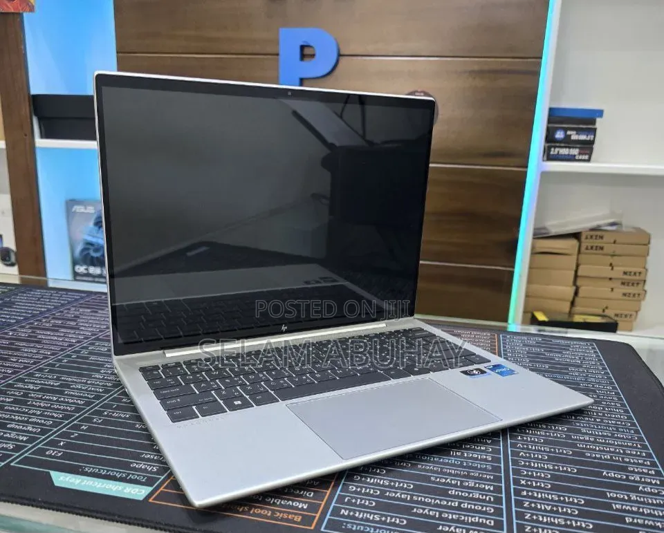 New Laptop HP Dragonfly Folio 16GB Intel Core i7 SSD 512GB