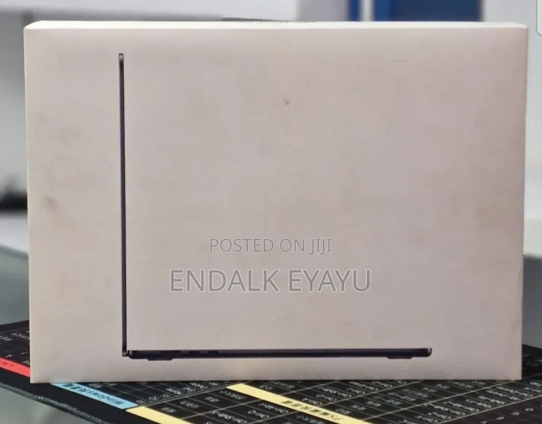 New Laptop Apple MacBook Air 2025 M4 16GB Apple M4 SSD 256GB