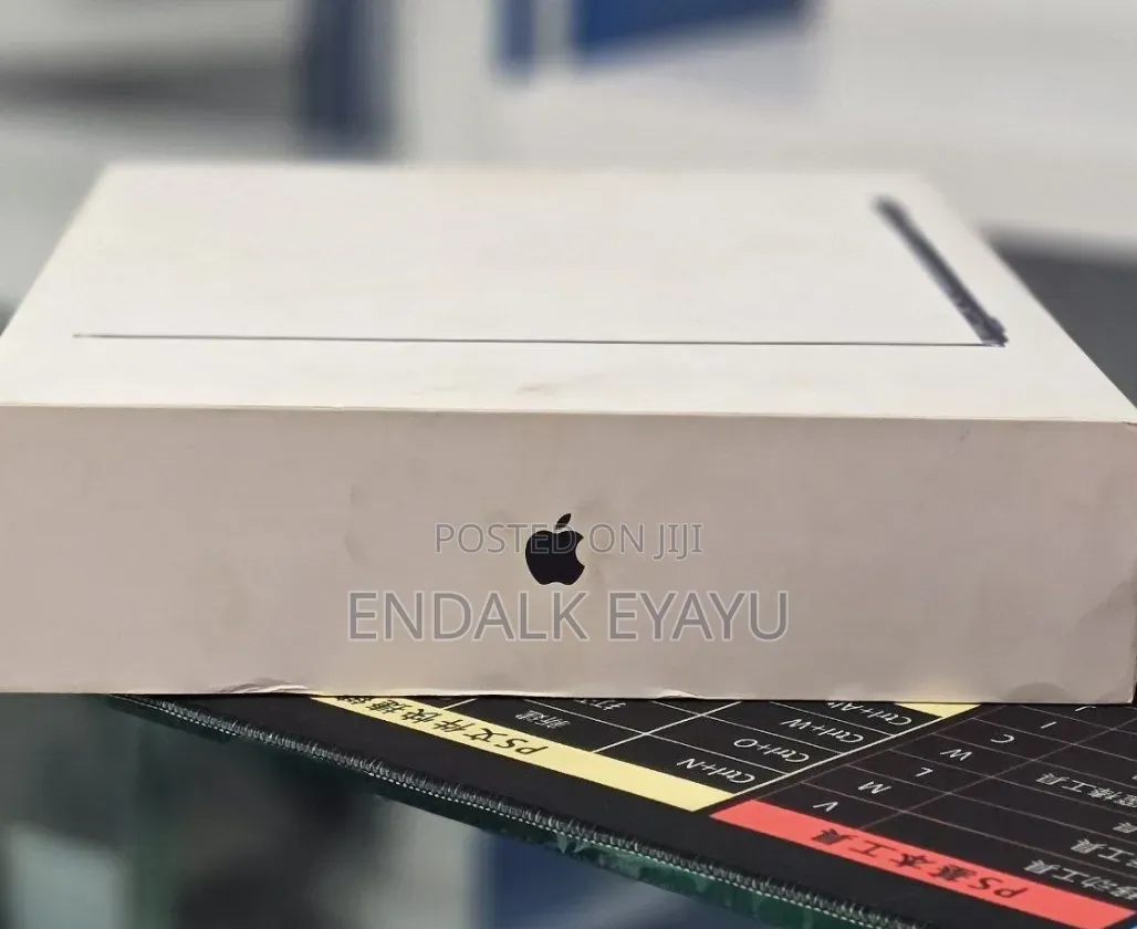 New Laptop Apple MacBook Air 2025 M4 16GB Apple M4 SSD 256GB