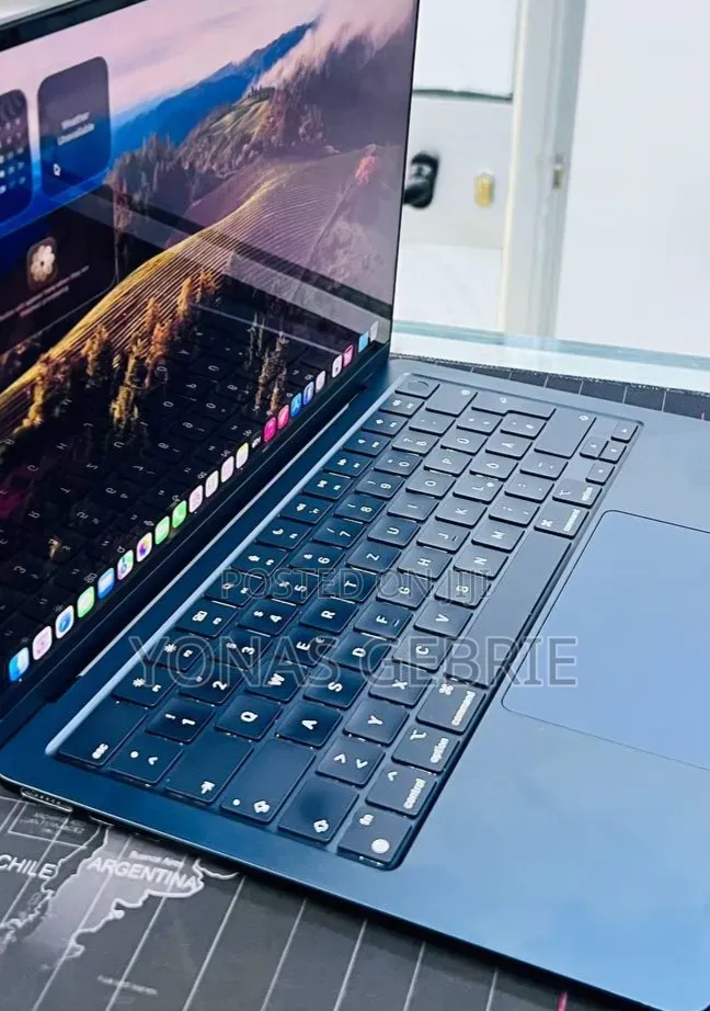 New Laptop Apple MacBook 16GB Apple M2 SSD 512GB