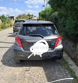 Toyota Yaris 2013 Gray