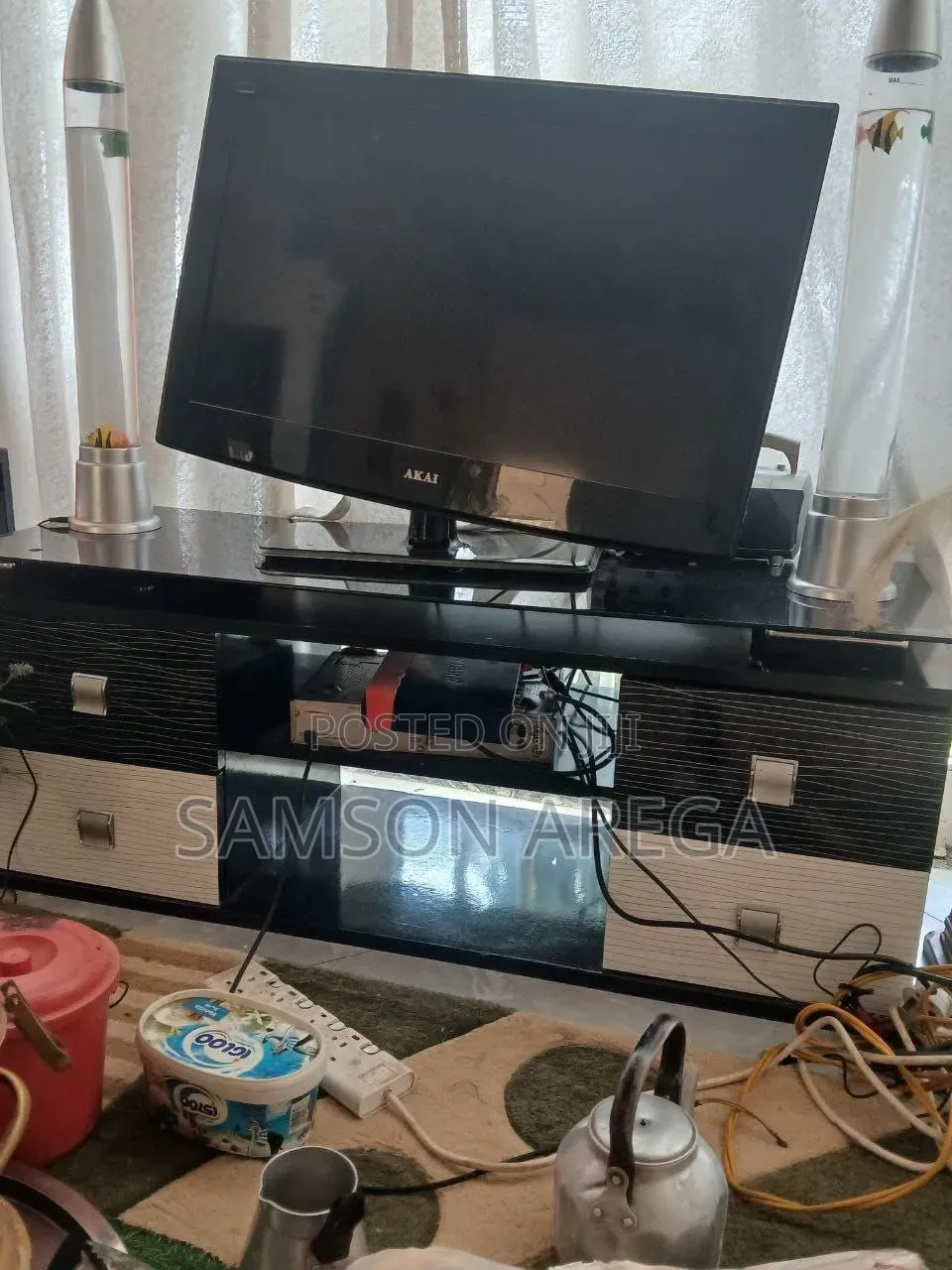 ምጥን ያለች የላጤ ሶፋና Tv Stand